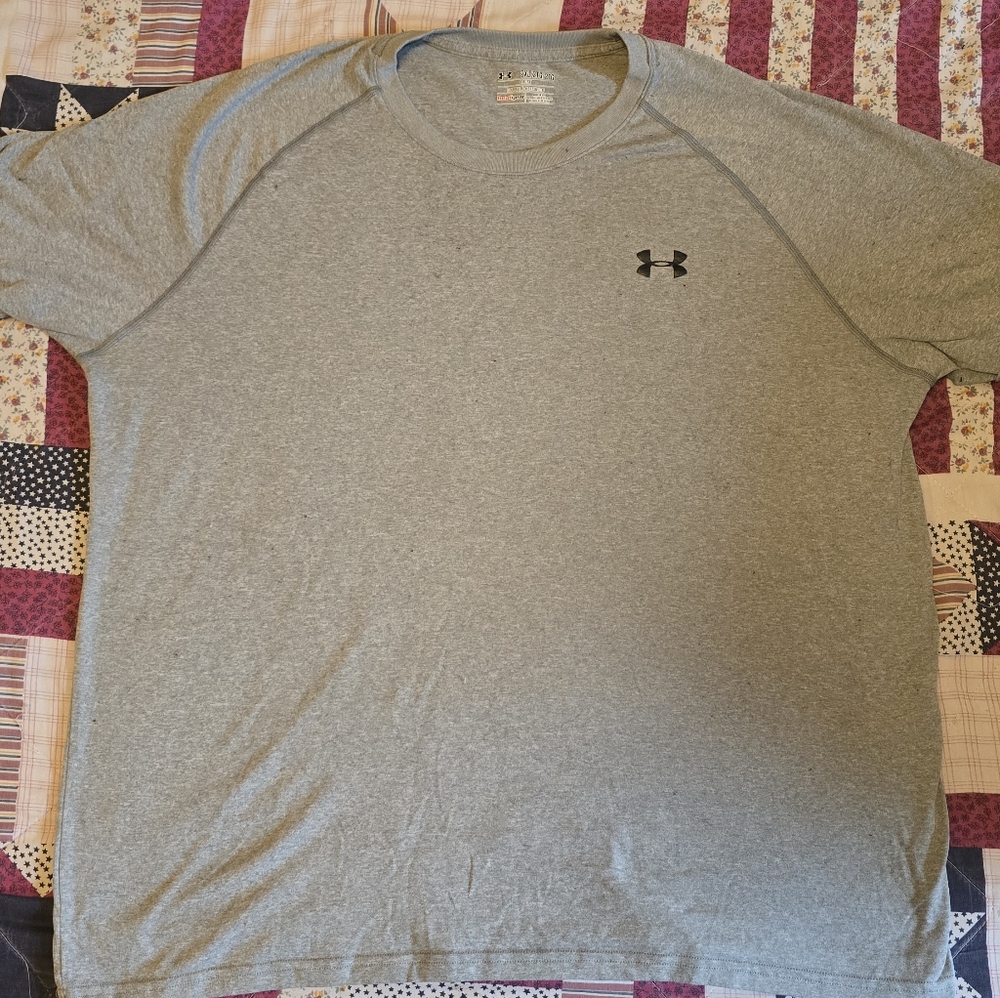 Under Armour Men's Heather Gray Short Sleeve Tee heat gear